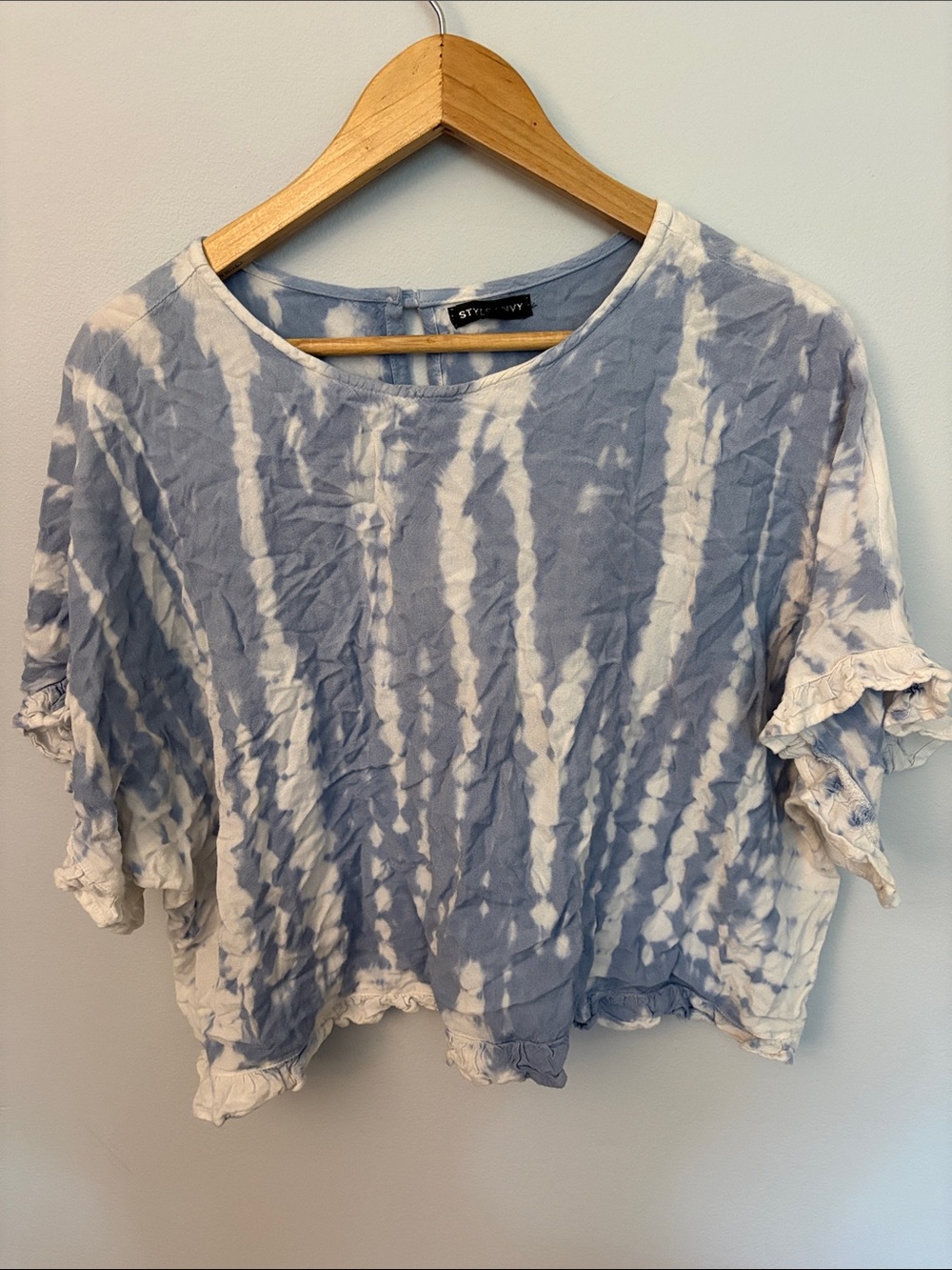 Style Envy Blue & White Tie-Dye Ruffle Sleeve Crop Top